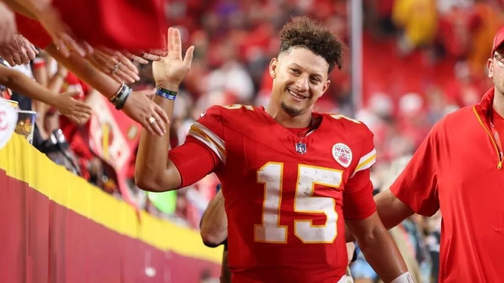 Chiefs Win 22-17 Over Falcons Thanks to Mahomes’ 2 Touchdowns and Strong Defense